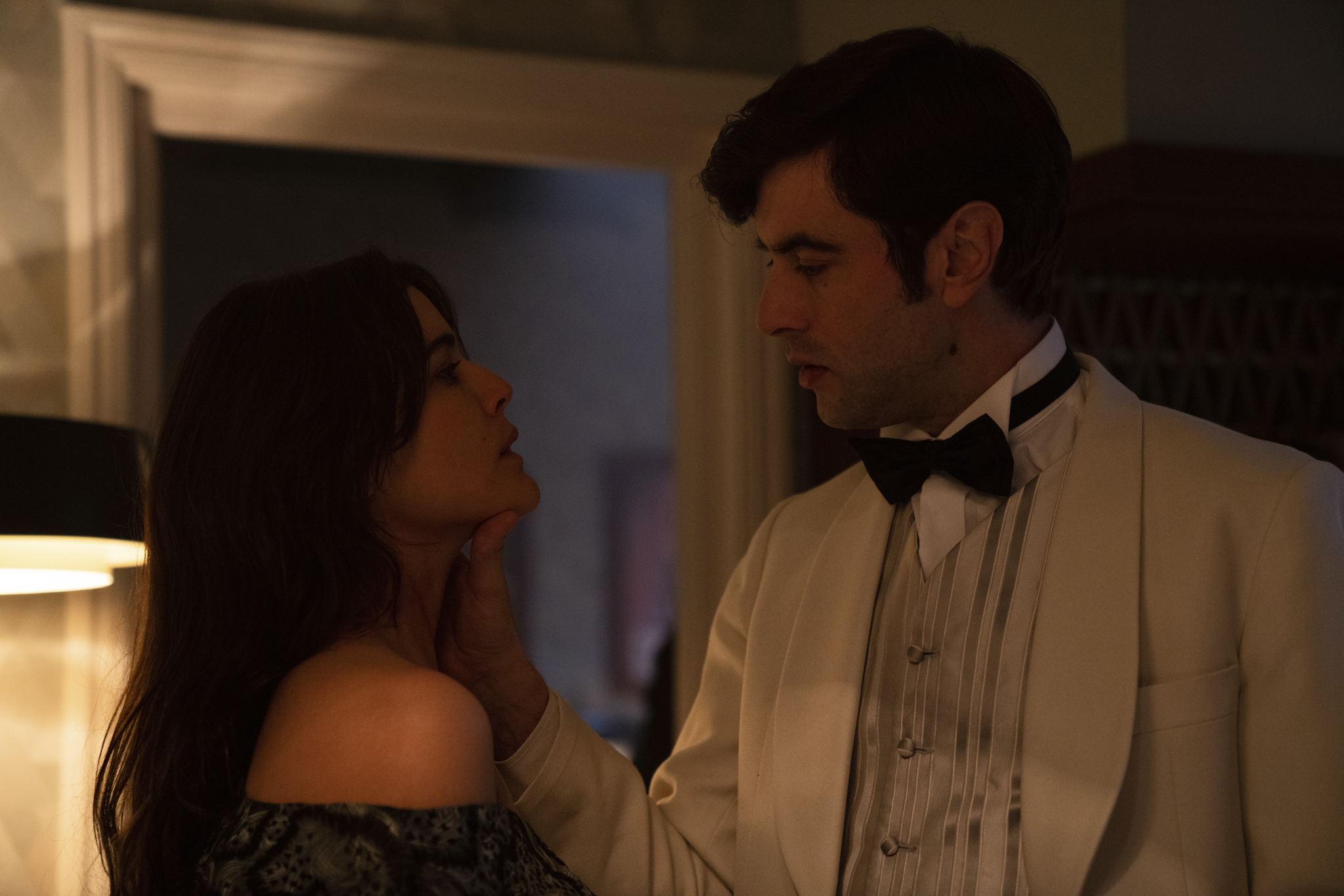 Adriana Ugarte, Javier Rey y Eduardo Noriega protagonizan el tráiler de 'Hache'