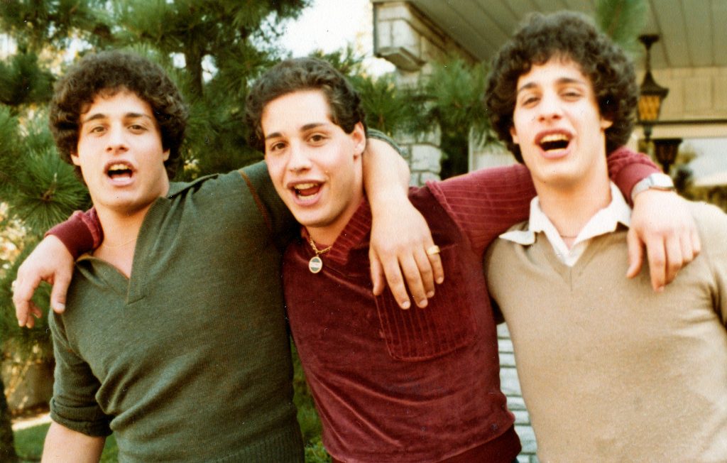 'Tres idénticos desconocidos', una increíble historia de hermanos, documental de estreno en Movistar CineDoc&Roll