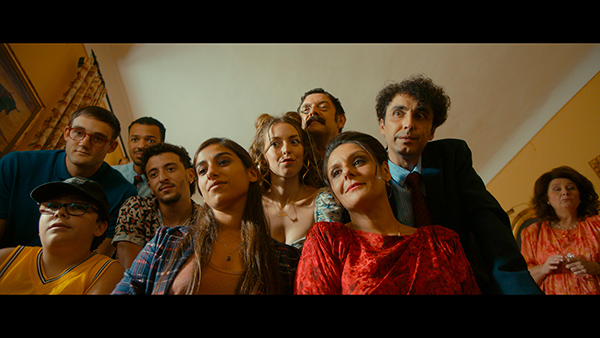 Vicente Villanueva se ríe de los prejuicios sociales en 'Sevillanas de Brooklyn'