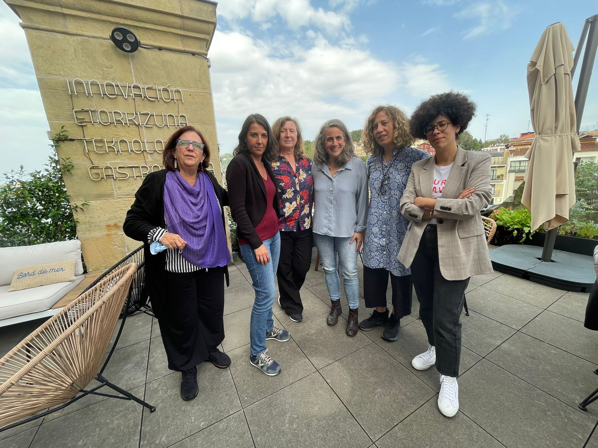Las asociaciones de las profesionales del sector han reclamado medidas concretas para lograr igualdad y diversidad real tanto en San Sebastián como en el resto de festivales estatales