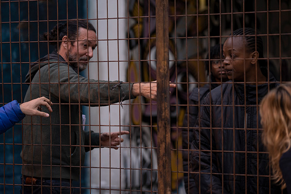 Miguel Ángel Vivas finaliza el rodaje de 'Asedio' protagonizada por Natalia de Molina