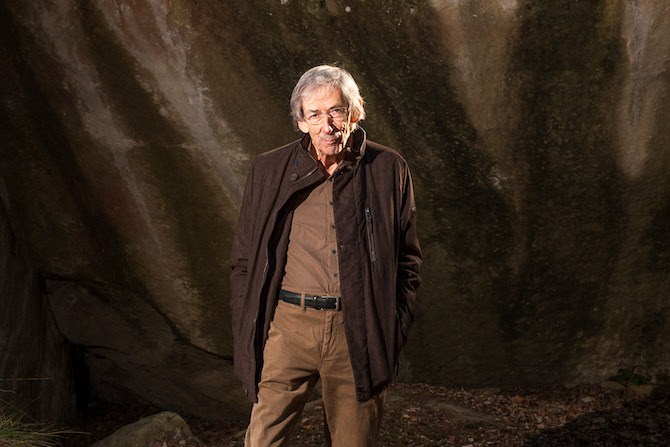 Las academias catalana y española se hermanan de nuevo con el homenaje a sus premios de honor