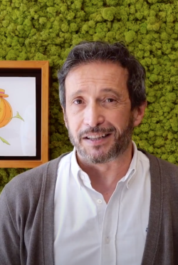 Salvador Calvo: "Las redes sociales nos están esclavizando con el culto al cuerpo"