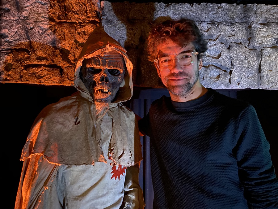 Javier Botet presenta la nueva figura de la momia templaria en Wax Horror Experience